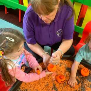 ch4sq 310 Jo messy play